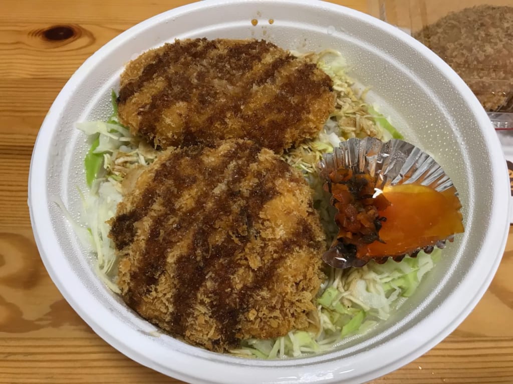 つけしんのこうのすコロッケメンチ丼