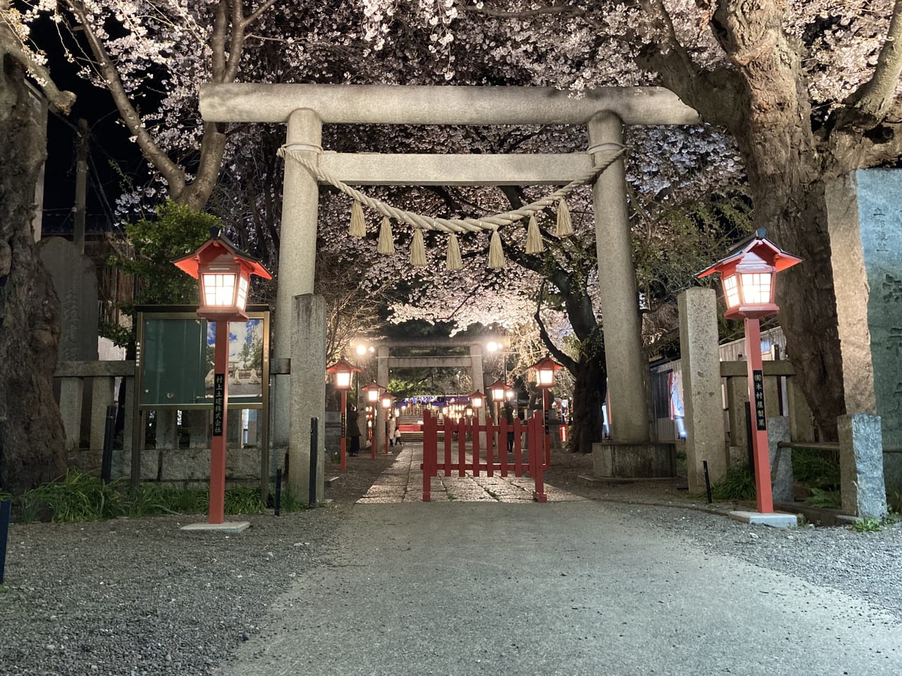 鴻神社の参道