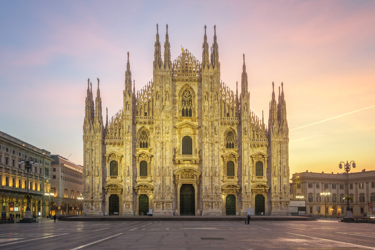 イタリアミラノAdobeStock_253089136