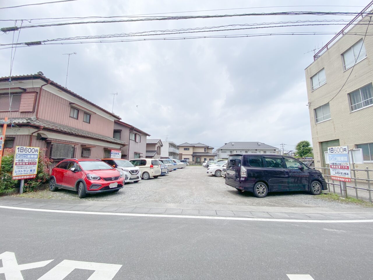 デリーキッチン駐車場