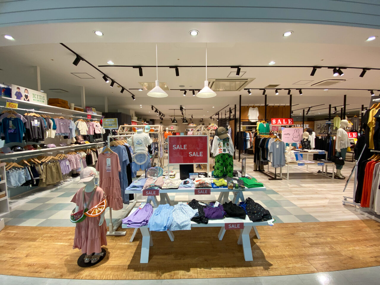 フジモール吹上内シューラルー閉店