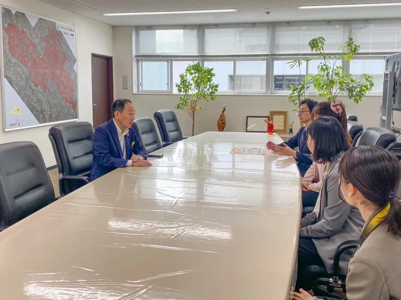 鴻巣市並木市長