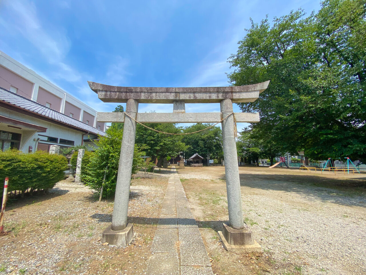 鴻巣人形自治会館の八幡神社
